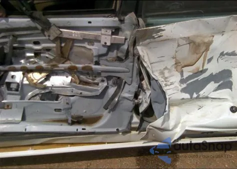 1998 Oldsmobile 88 Ls z USA, uszkodzony, nr VIN 1G3HN52K5W4817210